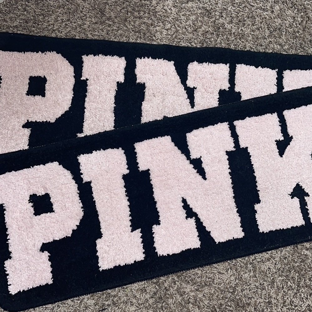 Rare Victoria’s Secret Pink Rugs Gem